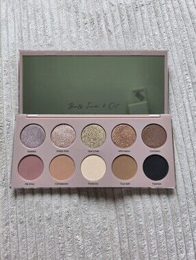 Dominique Cosmetics Essential Eyeshadow Palette
